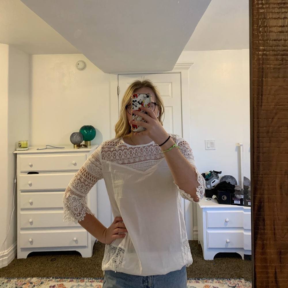 White lace detailed long sleeve